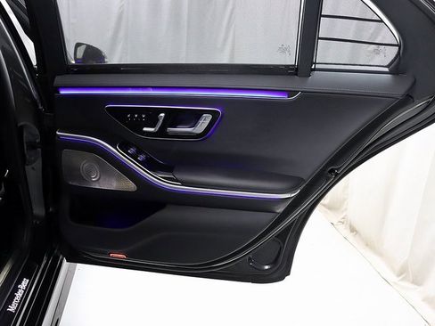 Certified 2022 Mercedes-Benz S 500 4MATIC w/ AMG Line Package image 33