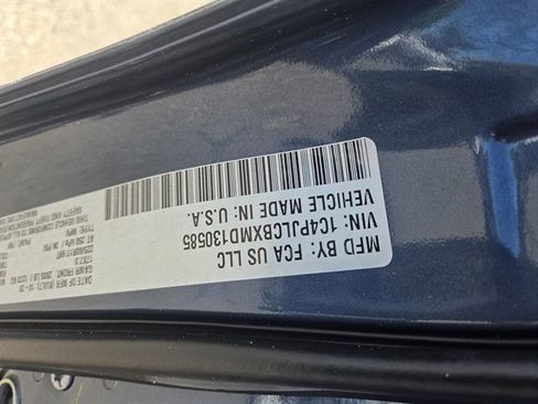 Used 2021 Jeep Cherokee Latitude FWD image 12
