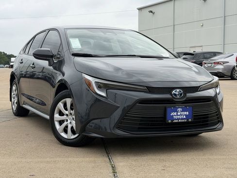 Used 2024 Toyota Corolla LE FWD image 2