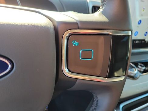 Certified 2025 Ford Expedition Active AWD/4WD image 6