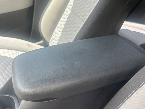 Used 2021 Chevrolet Equinox LS FWD image 14