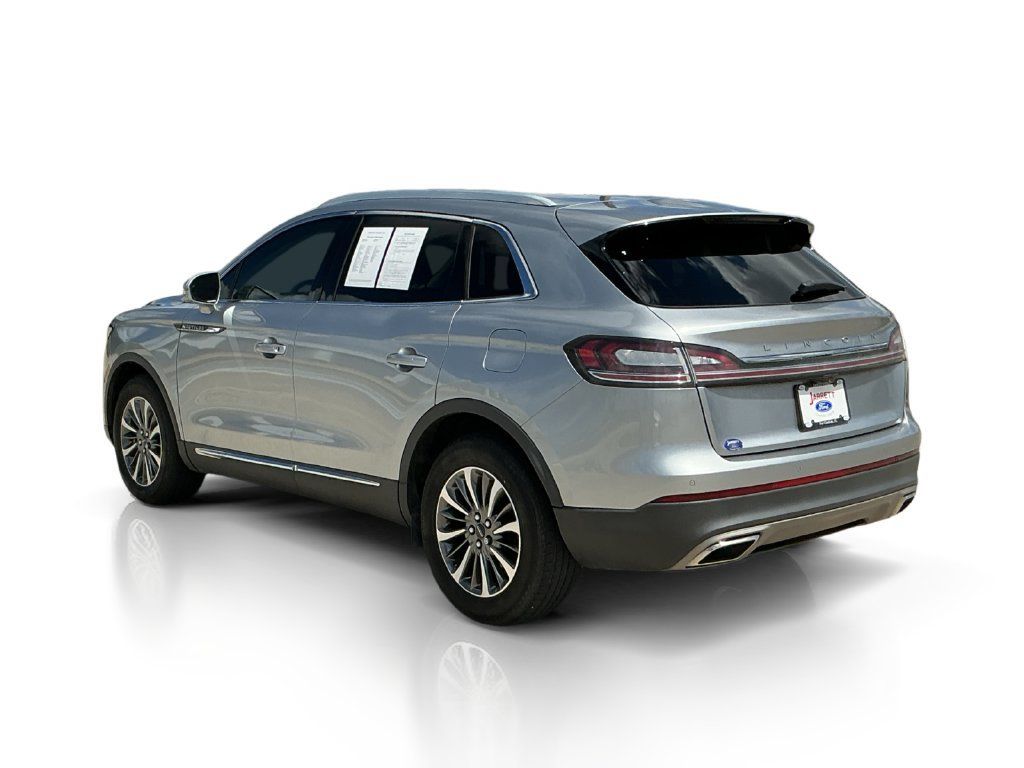 Used 2022 Lincoln Nautilus FWD w/ Premium Package image 5