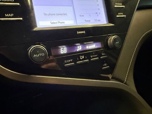 Used 2020 Toyota Camry SE w/ Convenience Package image 13