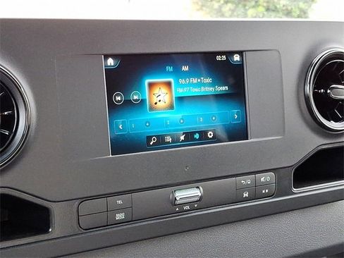 Used 2024 Mercedes-Benz Sprinter 4500 image 17