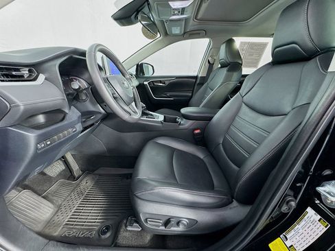 Used 2023 Toyota RAV4 XLE Premium image 15