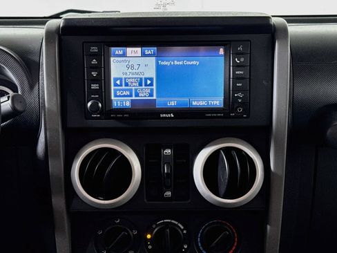 Used 2008 Jeep Wrangler Unlimited Sahara w/ Dual Top Group AWD/4WD image 13