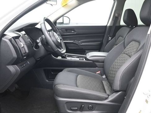 Used 2024 Nissan Pathfinder SV AWD/4WD image 9