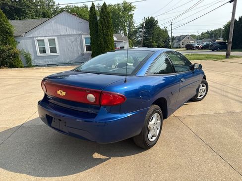 Used 2004 Chevrolet Cavalier Coupe w/ Preferred Equipment Group FWD image 6
