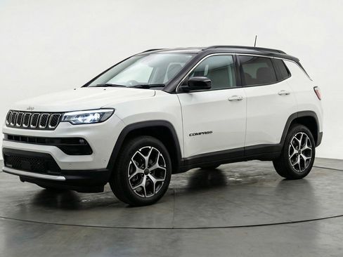 Used 2025 Jeep Compass Limited image 3