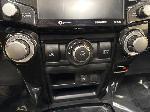 Used 2020 Toyota 4Runner Venture w/ Moonroof Package image 39