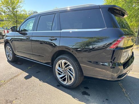 New 2026 Lincoln Navigator Reserve AWD/4WD image 9