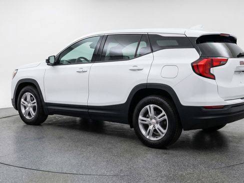 Used 2024 GMC Terrain SLE image 6