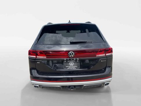 Used 2025 Volkswagen Atlas Peak Edition SE AWD/4WD image 5