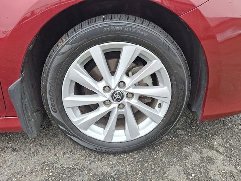 Certified 2022 Toyota Camry LE image 8