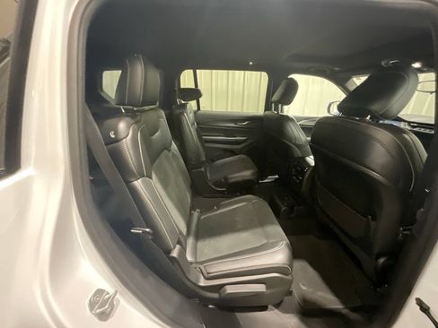 Used 2025 Jeep Grand Cherokee L Altitude AWD/4WD image 16