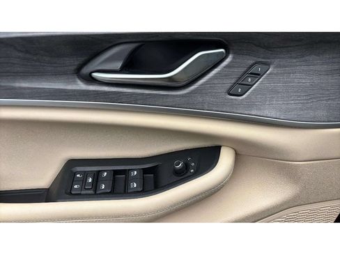 Used 2024 Jeep Grand Cherokee Limited w/ Luxury Tech Group II AWD/4WD image 19