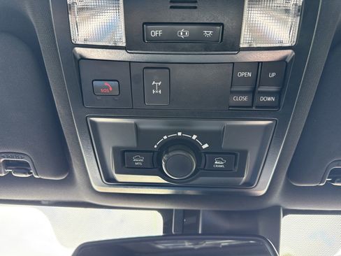 Used 2023 Toyota Tacoma TRD Off-Road w/ TRD Premium Off Road Package image 31