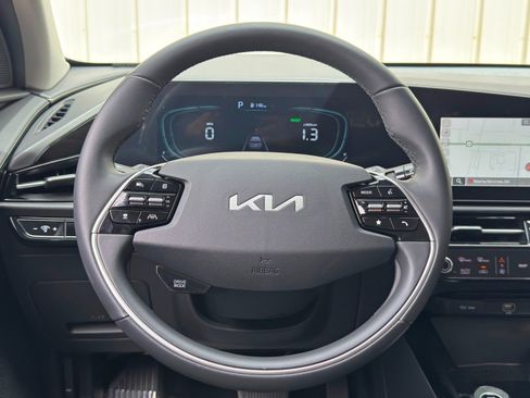 Used 2024 Kia Niro EX FWD image 18