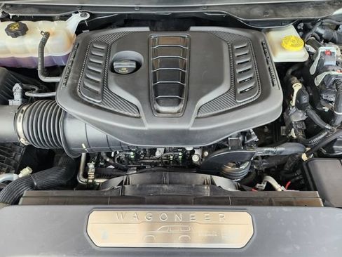 Certified 2024 Jeep Wagoneer L Series II AWD/4WD image 31