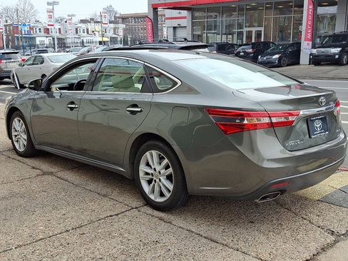 Used 2014 Toyota Avalon XLE Premium image 4