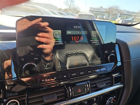 Used 2023 Nissan Pathfinder SL image 14