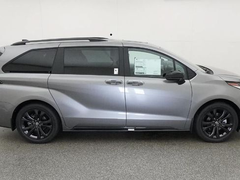 New 2026 Toyota Sienna XSE FWD image 11