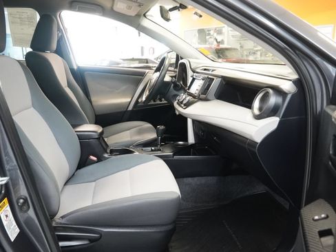 Used 2015 Toyota RAV4 LE AWD/4WD image 32