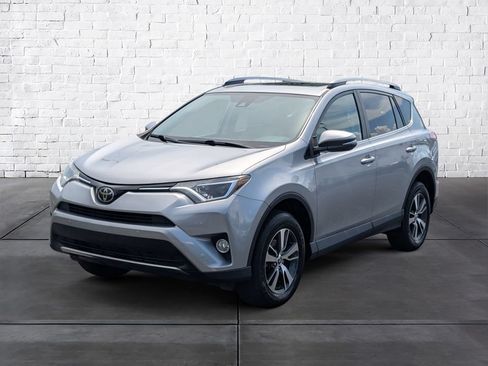 Used 2018 Toyota RAV4 XLE FWD image 4