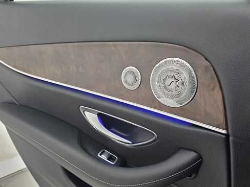 Used 2017 Mercedes-Benz E 300 4MATIC image 17