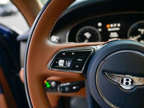 Used 2023 Bentley Bentayga image 24
