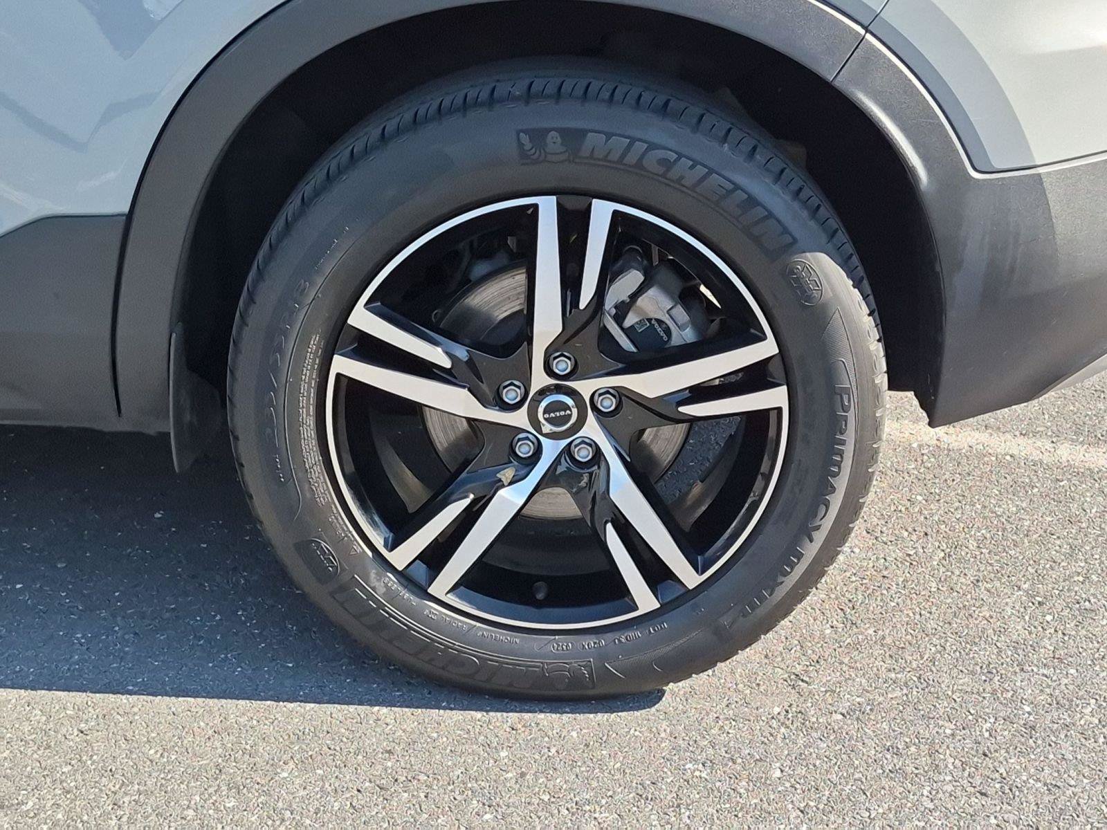 Used 2024 Volvo XC40 B5 Core AWD/4WD image 9