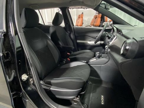 Used 2019 Nissan Kicks FWD image 28