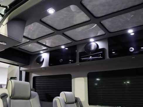 Used 2023 Mercedes-Benz Sprinter 2500 image 21