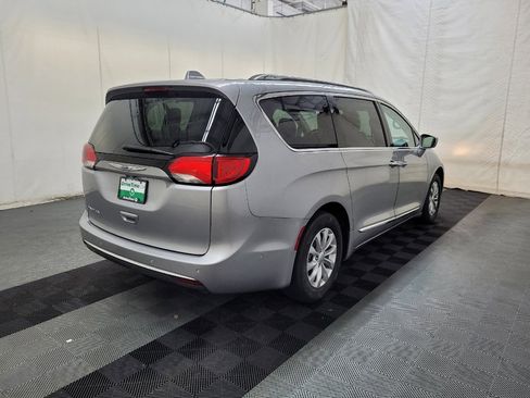 Used 2019 Chrysler Pacifica Touring-L w/ Advanced Safetytec Group FWD image 9
