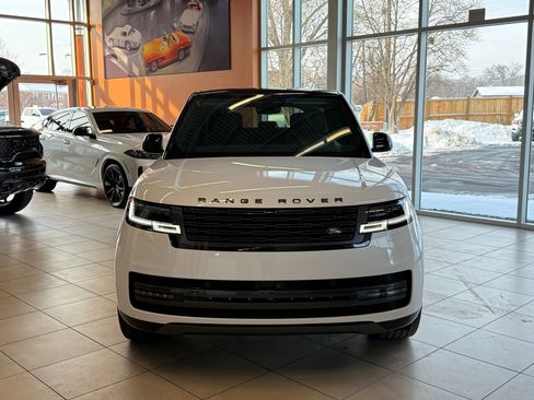Used 2025 Land Rover Range Rover SE image 11