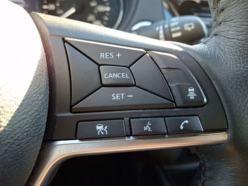 Used 2018 Nissan Rogue SV w/ Premium Package image 23