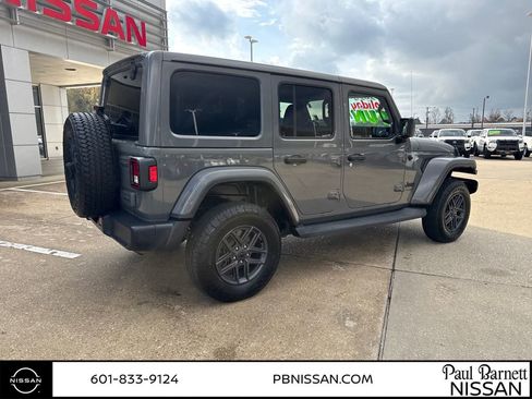 Used 2020 Jeep Wrangler Unlimited Sahara image 13