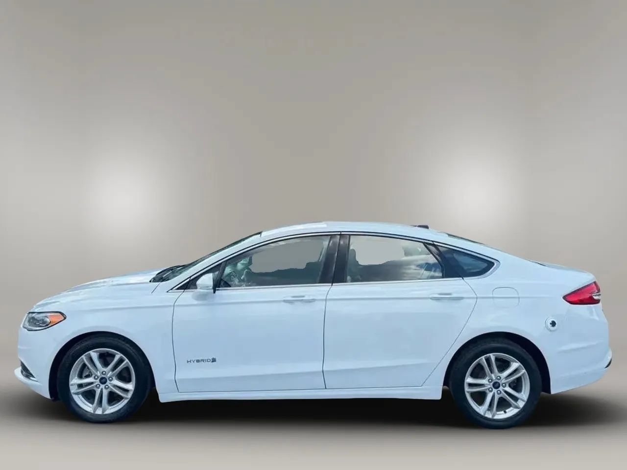 Used 2018 Ford Fusion SE w/ Equipment Group 602A FWD image 6