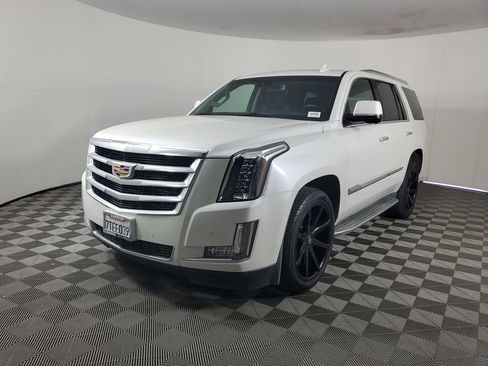 Used 2016 Cadillac Escalade Luxury image 8