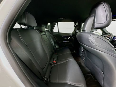 Used 2025 Mercedes-Benz GLC 300 4MATIC image 28