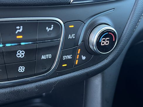 Used 2018 Chevrolet Equinox Premier image 25