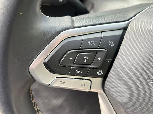 Used 2021 Volkswagen Atlas Cross Sport SE w/ Panoramic Sunroof Package image 32