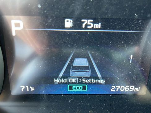 Used 2024 Kia Carnival LX FWD image 8