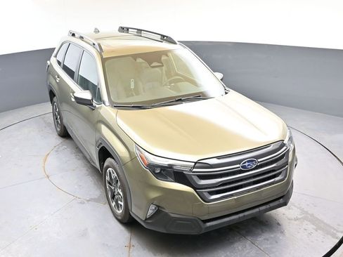Used 2025 Subaru Forester Premium AWD/4WD image 44