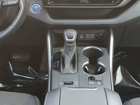 Used 2022 Toyota Highlander LE image 19