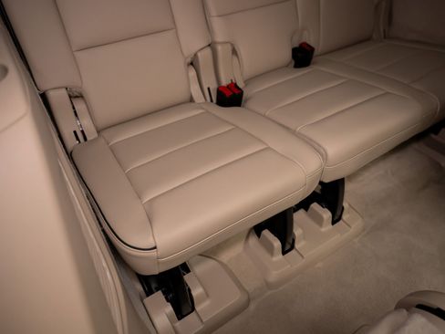 Used 2024 Cadillac Escalade Premium Luxury AWD/4WD image 68