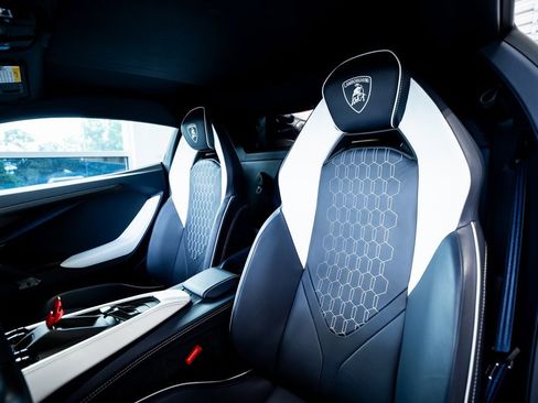 Used 2024 Lamborghini Revuelto image 37