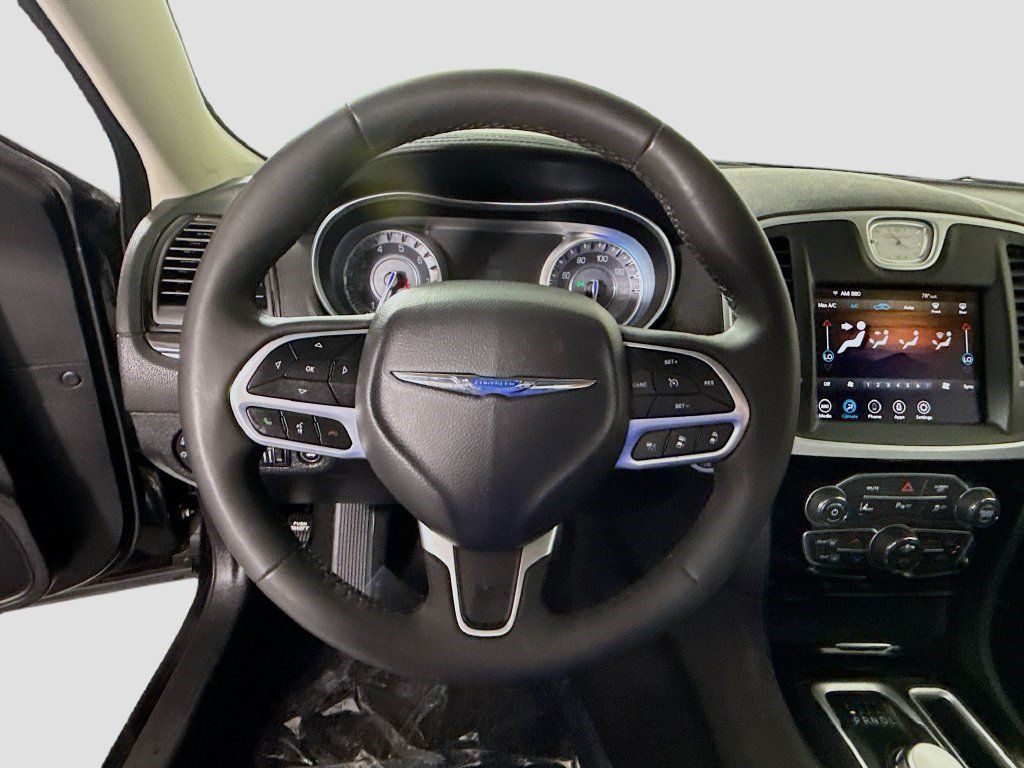 Used 2023 Chrysler 300 Touring w/ Safetytec Plus Group RWD image 12