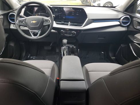 Used 2026 Chevrolet Trax LT w/ LT Convenience Package FWD image 11
