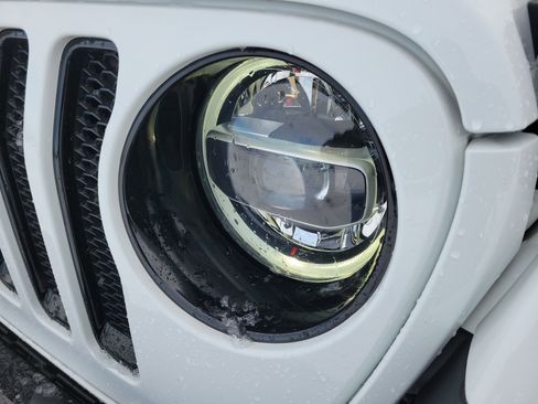 Used 2022 Jeep Wrangler Unlimited Sahara image 9